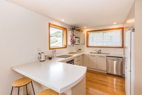Photo of property in 36 Evans Pass Road, Sumner, Christchurch, 8081