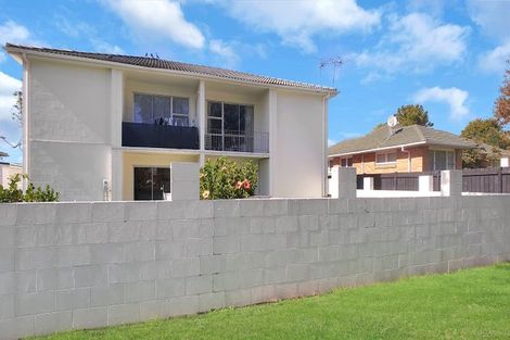 Photo of property in 15 Queen Mary Avenue, New Lynn, Auckland, 0600