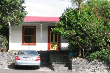 Photo of property in 76 Russell Terrace, Berhampore, Wellington, 6023