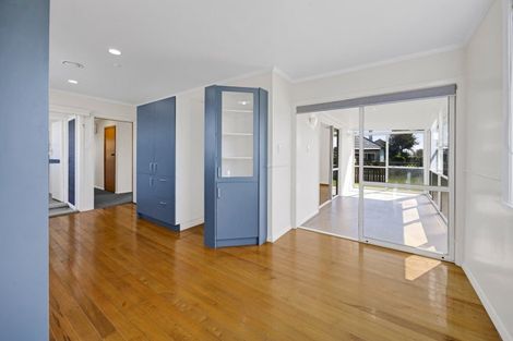 Photo of property in 22 Whitcombe Road, Opunake, 4616