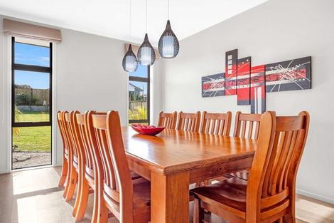 Photo of property in 8 Meadowview Close, Waiuku, 2123