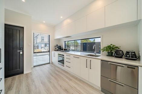 Photo of property in 5 Gloaming Lane, Wallaceville, Upper Hutt, 5018