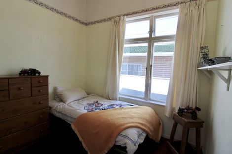 Photo of property in 30 Whites Line West, Woburn, Lower Hutt, 5010