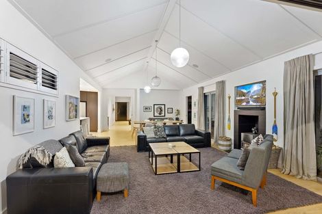 Photo of property in 31 Rauparaha Street, Waikanae Beach, Waikanae, 5036