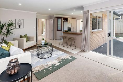 Photo of property in 18 Lissleton Drive, East Tamaki, Auckland, 2013