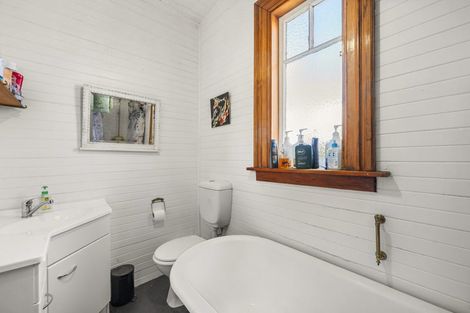 Photo of property in 129 Grant Road, Thorndon, Wellington, 6011