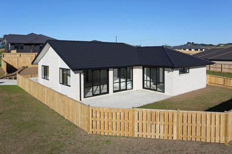 Photo of property in 2 Lippiatt Crescent, Pokeno, 2402