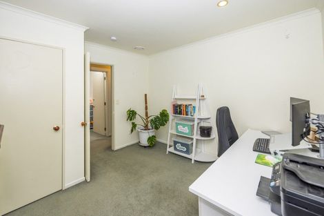 Photo of property in 12 Hastings Place, Hamilton Lake, Hamilton, 3204