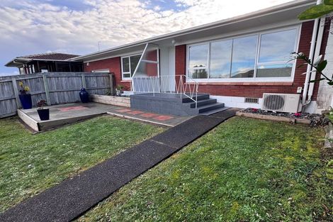 Photo of property in 2/1 Evelyn Place, Hillcrest, Auckland, 0627