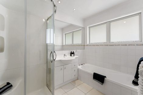 Photo of property in 14 Clyside Avenue, Half Moon Bay, Auckland, 2012