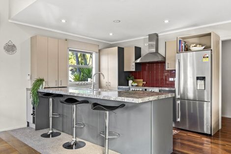 Photo of property in 23 Heta Road, Highlands Park, New Plymouth, 4312