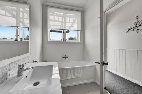 Photo of property in 401 Waihi Road, Normanby, Hawera, 4614