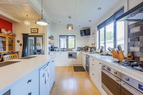 Photo of property in 100 Cole Street, Dannevirke, 4930