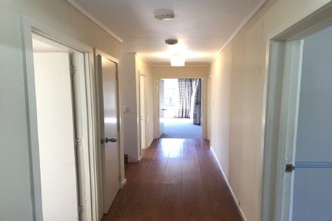 Photo of property in 2/66 Buscomb Avenue, Henderson, Auckland, 0610