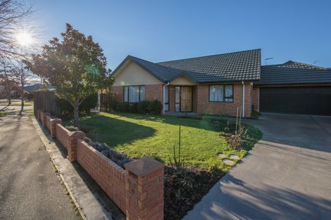 Photo of property in 4 Chesterfield Mews, Russley, Christchurch, 8042