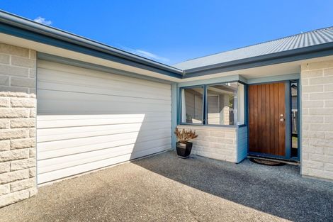 Photo of property in 32 Somerset Crescent, Highbury, Palmerston North, 4412