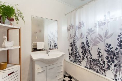 Photo of property in 62 Farquhars Road, Redwood, Christchurch, 8051