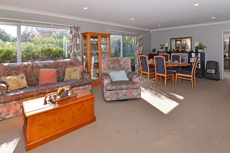 Photo of property in 52 Belfry Place, Wattle Downs, Auckland, 2103