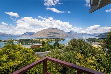 Photo of property in 12 Wakatipu Heights, Queenstown, 9300