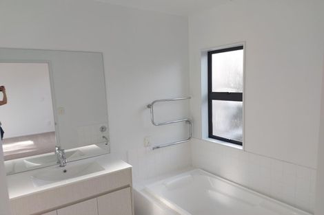 Photo of property in 4/40 Scarlet Oak Drive, Schnapper Rock, Auckland, 0632