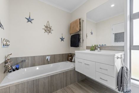 Photo of property in 20 Costello Drive, Ngatea, 3503