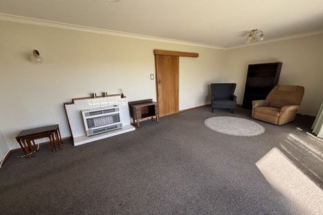 Photo of property in 3 Hollows Crescent, Takaro, Palmerston North, 4412