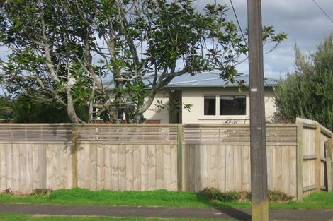 Photo of property in 186 Waimumu Road, Massey, Auckland, 0614