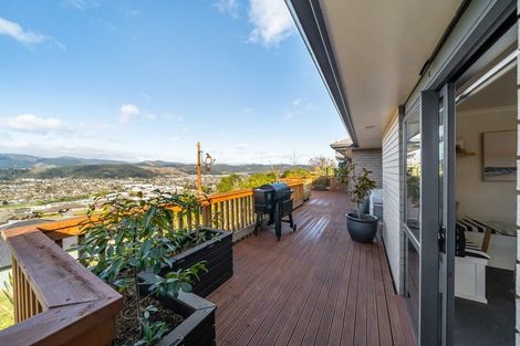 Photo of property in 23 Percy Kinsman Crescent, Riverstone Terraces, Upper Hutt, 5018