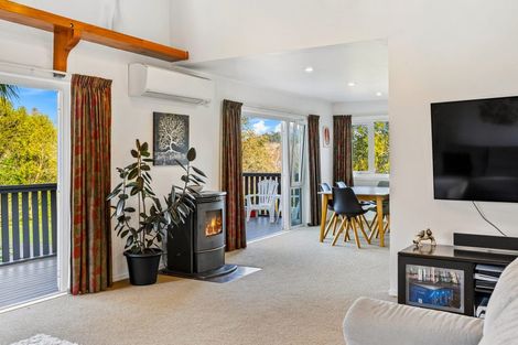 Photo of property in 15a Whangaparaoa Road, Red Beach, 0932