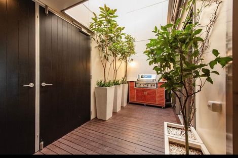 Photo of property in Patent 326 Apartments, 404s/326 Evans Bay Parade, Hataitai, Wellington, 6021