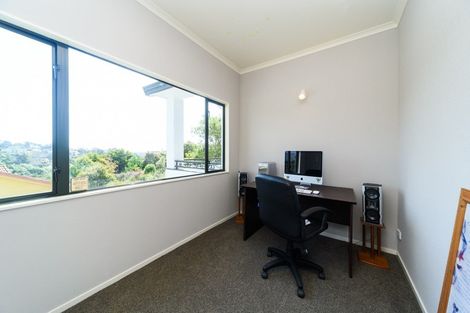 Photo of property in 5 The Strand, Fitzherbert, Palmerston North, 4410