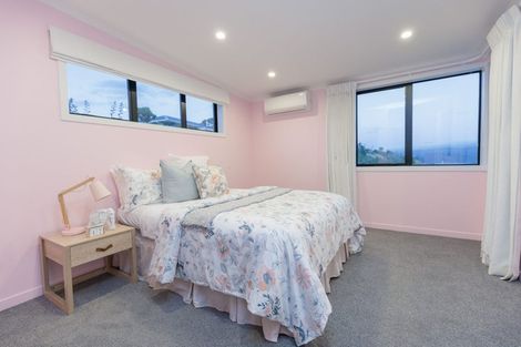 Photo of property in 46 Domett Street, Newlands, Wellington, 6037