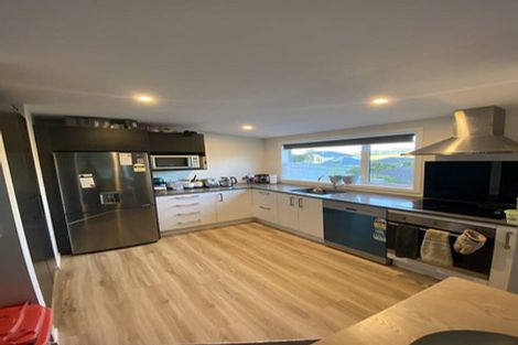 Photo of property in 3b Hillview Crescent, Paparangi, Wellington, 6037