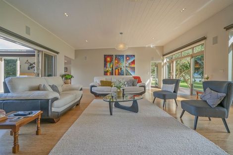 Photo of property in 16 Robinson Road, Whitianga, 3510