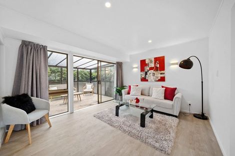 Photo of property in 121 Settlement Road, Papakura, 2110
