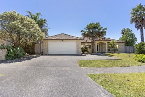 Photo of property in 28 Craigavon Drive, East Tamaki, Auckland, 2013