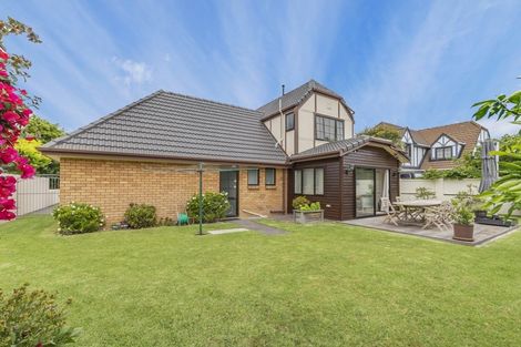 Photo of property in 12 Cumbrian Place, Conifer Grove, Takanini, 2112