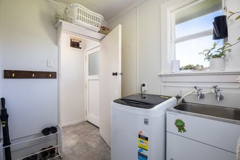 Photo of property in 131 Seaview Road, Westown, New Plymouth, 4310