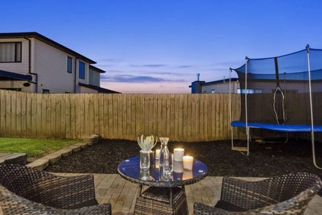 Photo of property in 53 Medallion Drive, Oteha, Auckland, 0632