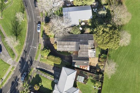 Photo of property in 124 Tiraumea Drive, Pakuranga, Auckland, 2010