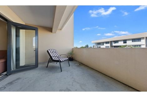 Photo of property in 10/11 Jack Conway Avenue, Manukau, Auckland, 2104