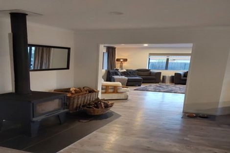 Photo of property in 4 Heaphy Place, Pukehangi, Rotorua, 3015