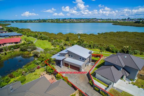 Photo of property in 16 Stranraer Crescent, Wattle Downs, Auckland, 2103