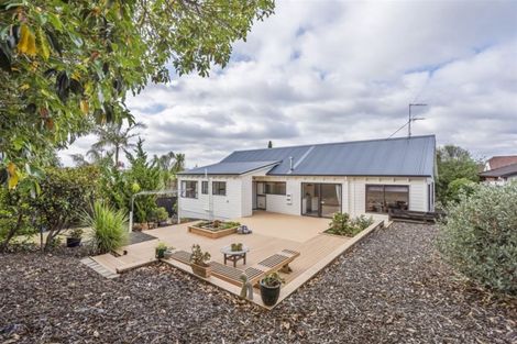 Photo of property in 8 Curacao Place, Half Moon Bay, Auckland, 2012