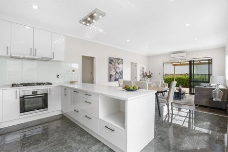 Photo of property in 11 Veneta Close, Flat Bush, Auckland, 2019