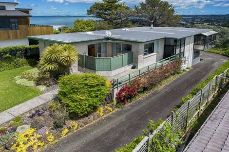 Photo of property in 23 Roberts Road, Matakatia, Whangaparaoa, 0930