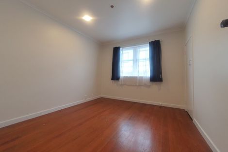 Photo of property in 19 Seymour Road, Sunnyvale, Auckland, 0612