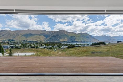 Photo of property in 13 Akitu Rise, Wanaka, 9305