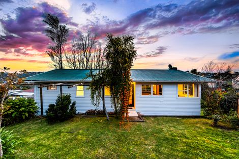 Photo of property in 72 La Rosa Street, Green Bay, Auckland, 0604
