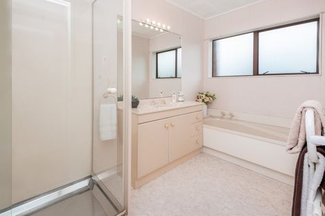 Photo of property in 2/24 Parkhill Road, Mellons Bay, Auckland, 2014